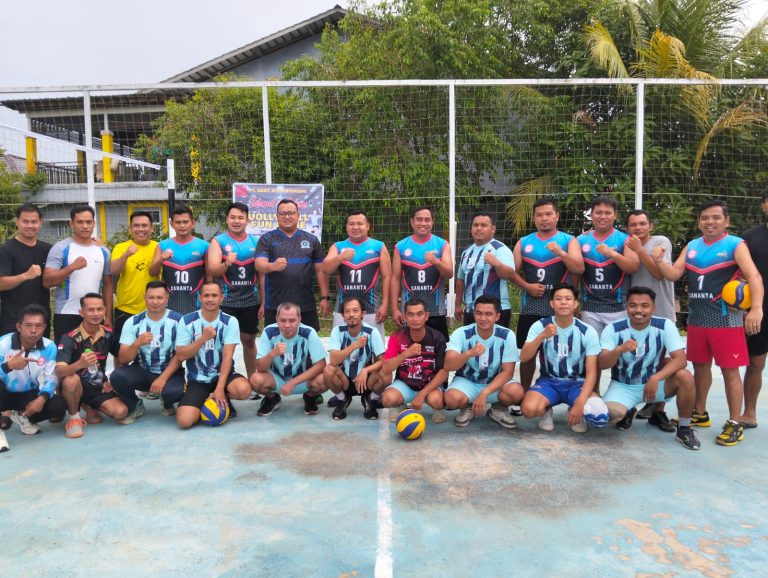Gelak Tawa Warnai Volley Ball Fun Game HUT RI Ke-80