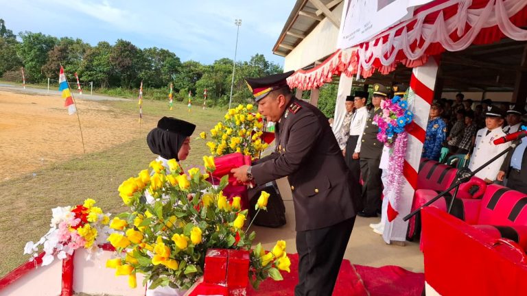 IPDA Darmawan Susilo Pimpin  Langsung Upacara Penurunan Bendera Merah Putih