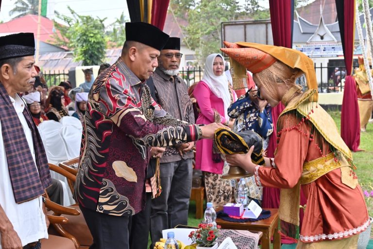 Suasana Adat dan Budaya Kenagarian Payobasuang