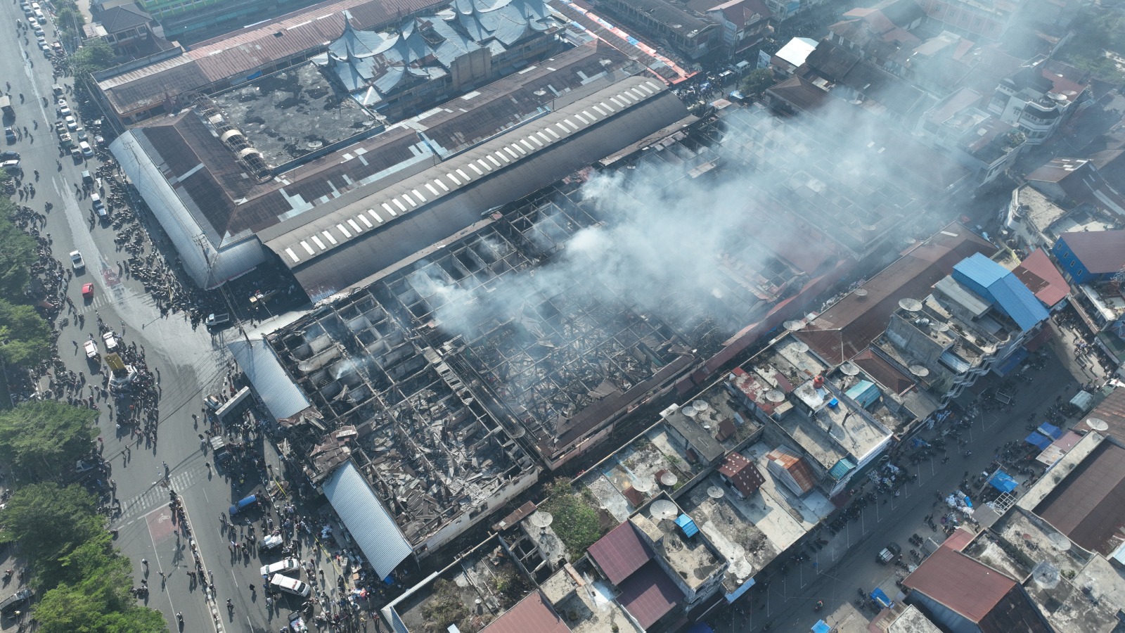Kebakaran Hebat Melanda Pusat Pasar Payakumbuh Kebakaran Hebat Melanda Pusat Pasar Payakumbuh