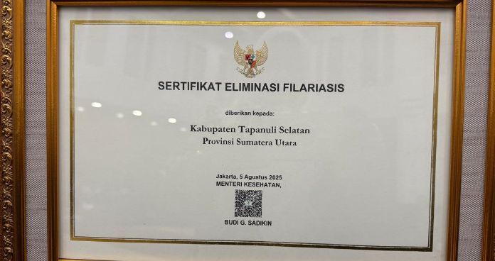 Bupati Tapsel H.Gus Irawan Pasaribu Menerima Sertifikat Eliminasi Kusta,Filariasis Limfatik Dan Frambusia Di Jakarta.