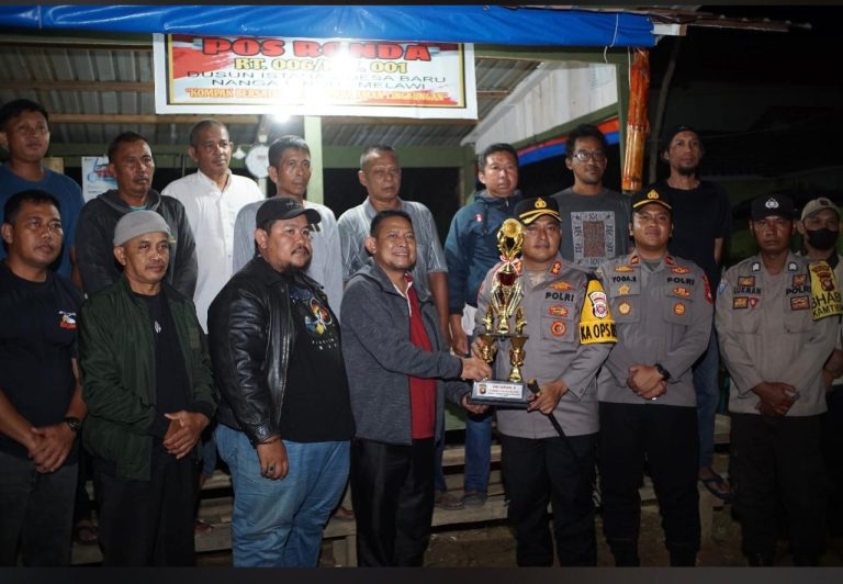 Raih Juara Harapan 2 Lomba Satkamling Tingkat Provinsi, AKBP Harris Batara Simbolon Serahkan Langsung Hadiah Kepada Desa Baru