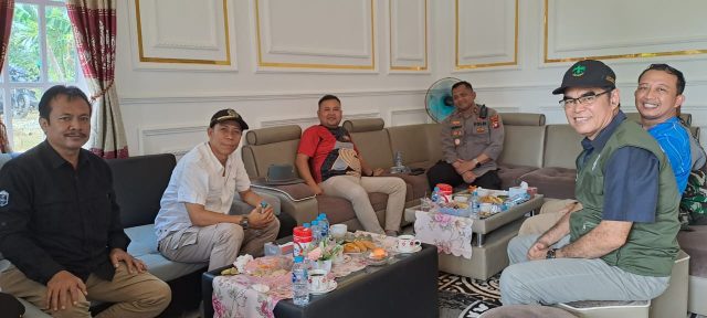 Rumah Kediaman Pimred Warta Melawi Dikunjungi Bupati Dan Pejabat Tinggi Melawi