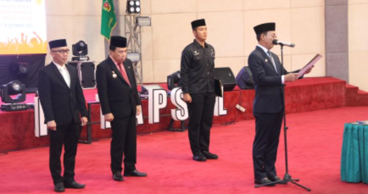 Bupati Tapsel Resmi Mengambil Sumpah/Janji Lima Pejabat Pimpinan Tinggi Pratama (Eselon II) Di Gedung Serba Guna Sarasi.