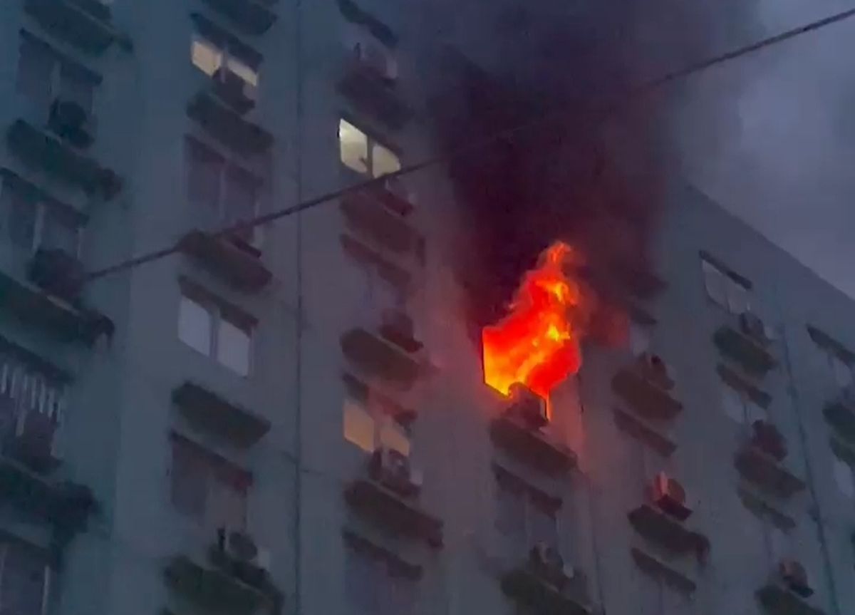Api Melahap Lantai 11 City Park: Evakuasi Dramatis Apartemen Cengkareng di Tengah Asap Tebal