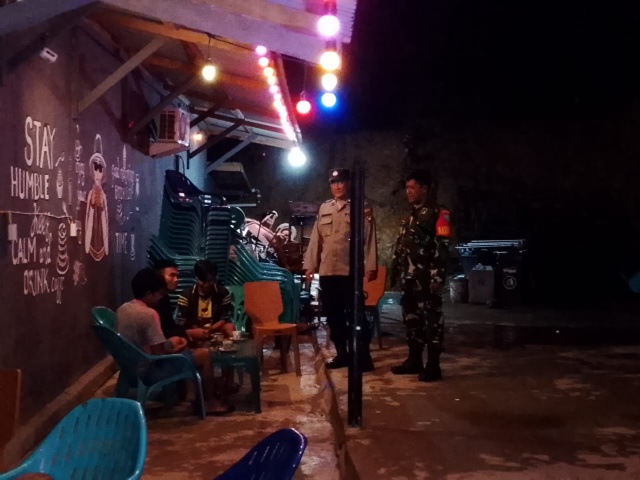 Jaga Sinergitas, Polsek Dan Koramil Menukung Gelar Patroli Malam Hari