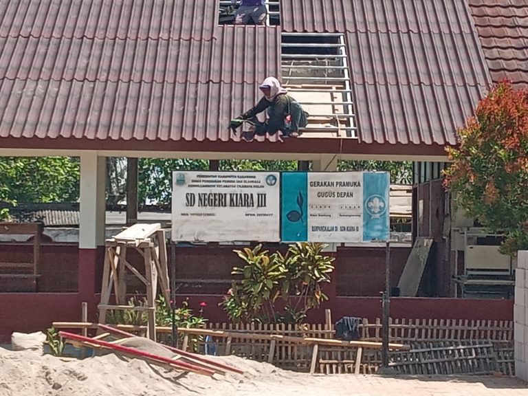 Diduga Pembangunan Revitalisasi Sekolah SDN Kiara III Diduga Kurangi Volume Nyaris Tabrak UU Kontruksi.