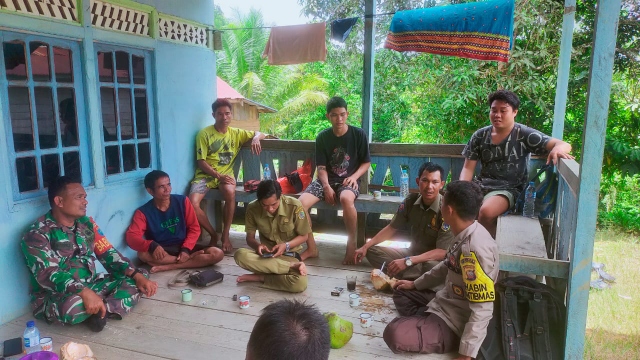 Gelaran Jumat Curhat Polsek Menukung: Kades Laman Mumbung Siap Dukung Program Nasional Ketahanan Pangan