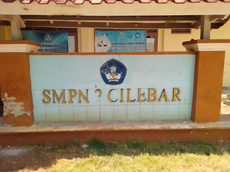 Diduga Guru SMPN 2 Cilebar Jual Baju Seragam Harga Selangit Tabrak Edaran Bupati Karawang.