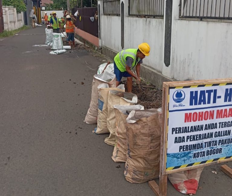 Tirta Pakuan Pasang Pipa Raksasa untuk Jaminan Air 24 Jam