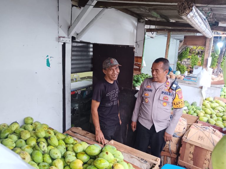 Kapolsek Tamansari Tutup Kios Obat Daftar G