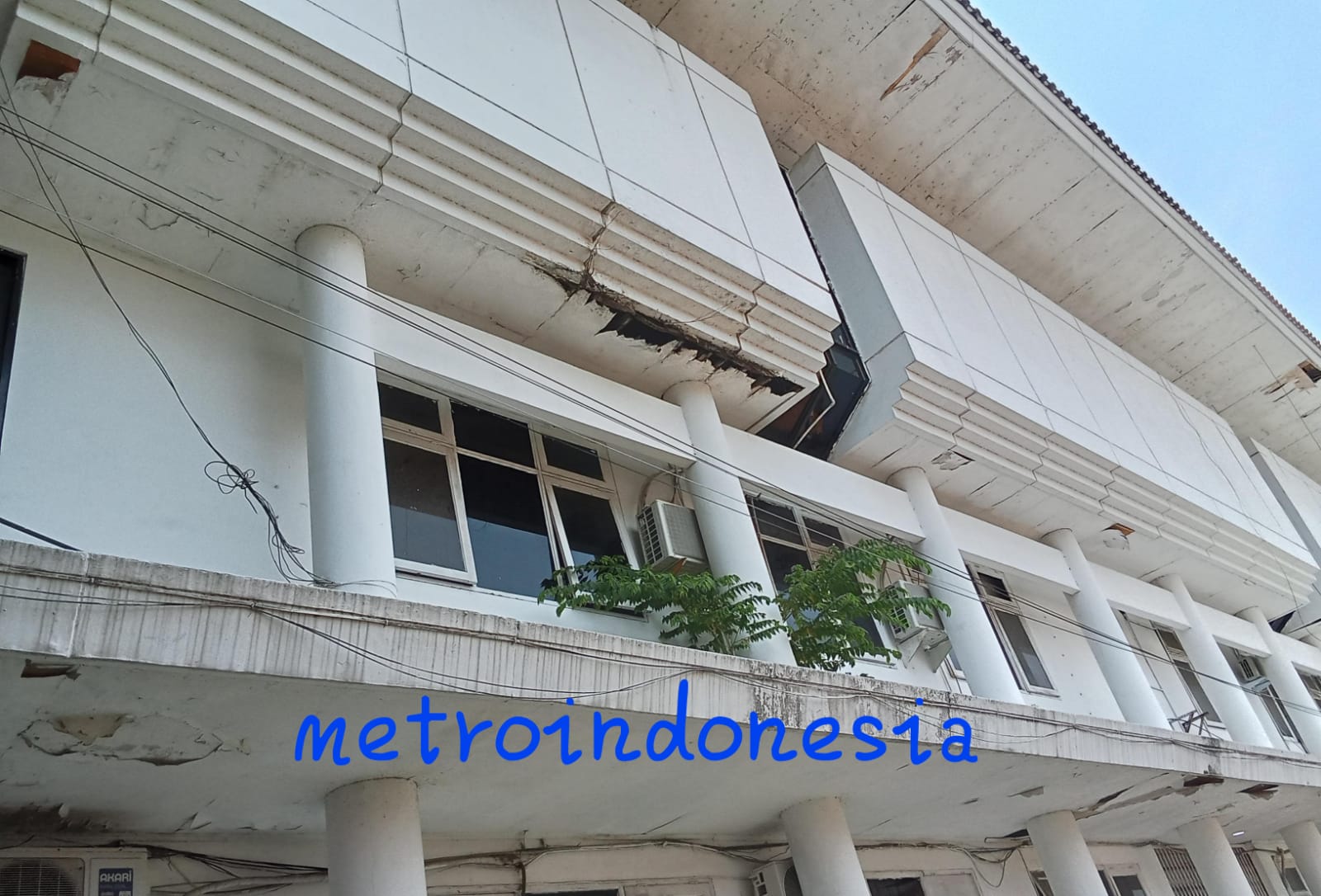 Pemeliharaan Kantor Gedung Pemkab Karawang, Menelan Anggaran Milyaran Rupiah Diduga Tidak Transfaran.