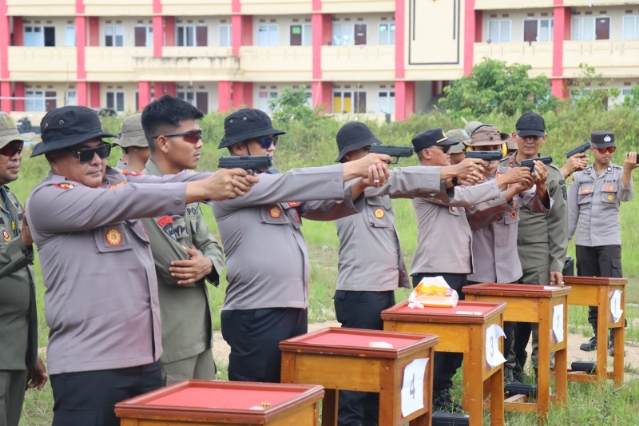 Polres Melawi Gelar Latihan Menembak
