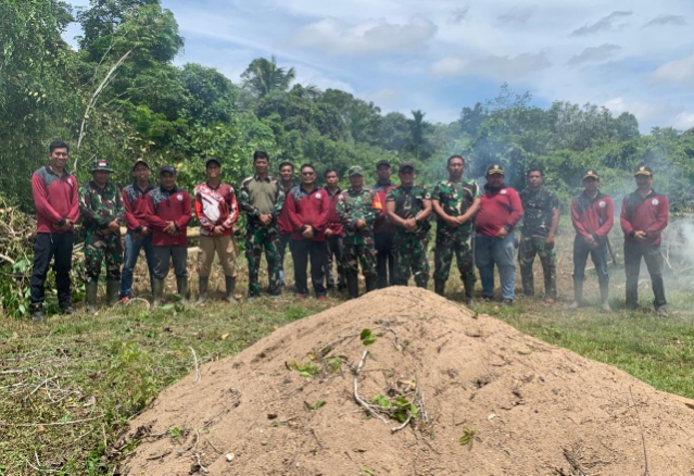 Warga Desa Baru Kerja Bakti Bersihkan Lahan Gerai Kopdes Merah Putih Desa Baru
