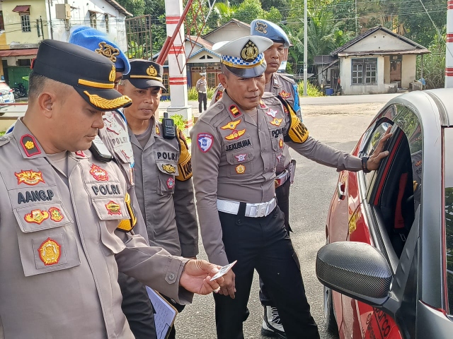 Operasi Zebra Kapuas 2025, Wakapolres Melawi Sidak Kendaraan Milik Personel