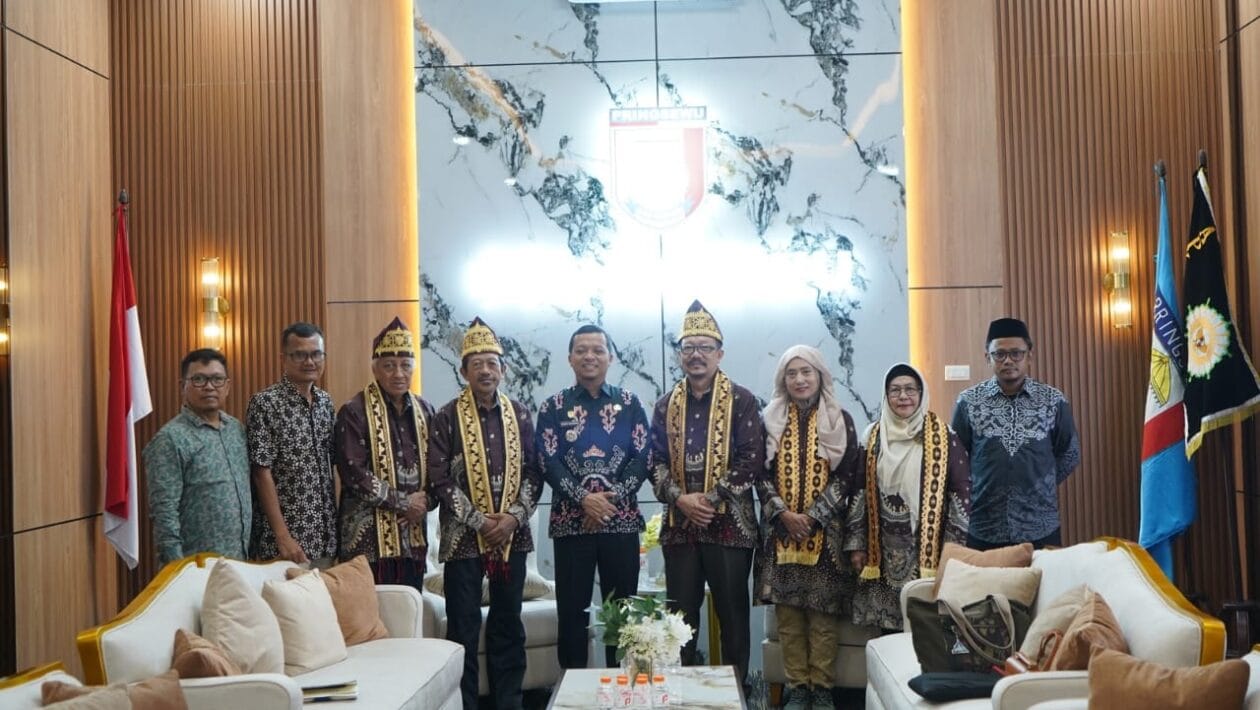 Bantu Kembangan Budidaya Kambing, Universitas Airlangga ( UNAIR ) Siap Mengabdi Untuk Masyarakat Kabupaten Pringsewu .