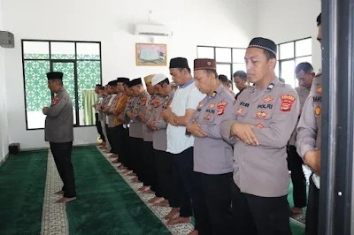 Kapolres Pringsewu Menggelar Sholat Gaib Dan Doa Bersama Lintas Agama.