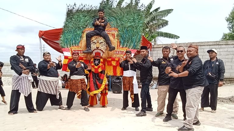 Ketua Umum ( IPSI ) Per-erat Silaturahmi Dan Kolaborasi Kunjungi Padepokan Terate Di Cimahi .