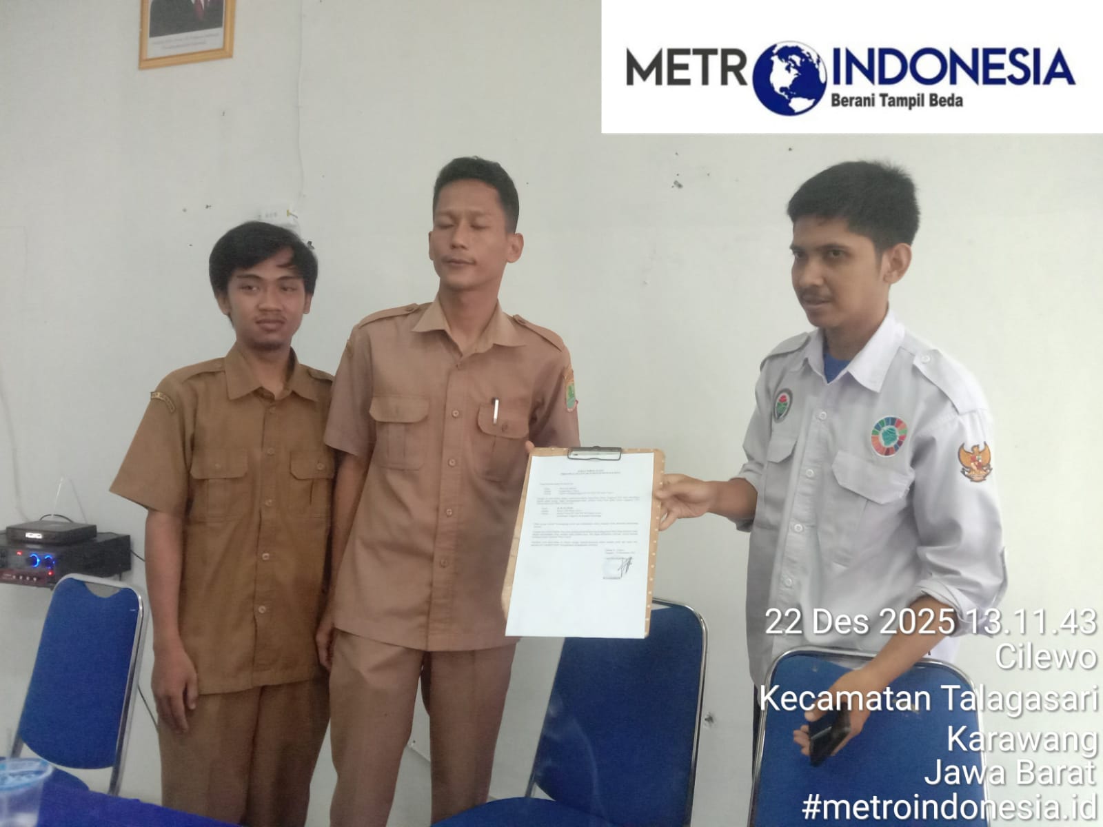 Warga Masyarakat Desa Cilewo Gerudug Kantor Desa, Pertanyakan Dana Desa Yang Diduga Fiktif