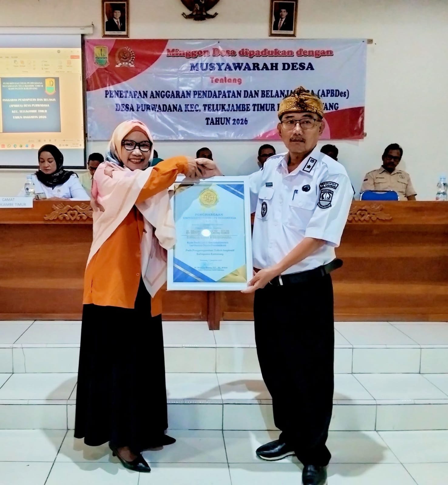 Tingkatkan Kualitas Pelayanan Masyarakat. Kades Purwadana Raih penghargaan Dari Usindo .