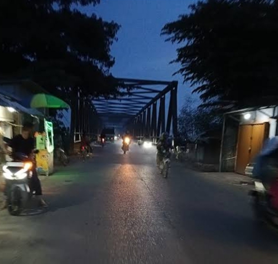 Jembatan Batujaya – Cabang Bungin Gelap Gulita, Dpd KNPI Minta Dishub Karawang Selesaikan Penerangannya .