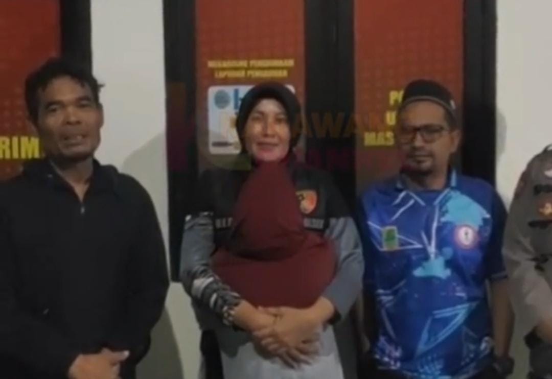 Akibat Terkunci Dalam Lemari Siswi Sekolah SDN Cengkong Karawang Sempat Di Nyatakan Hilang.