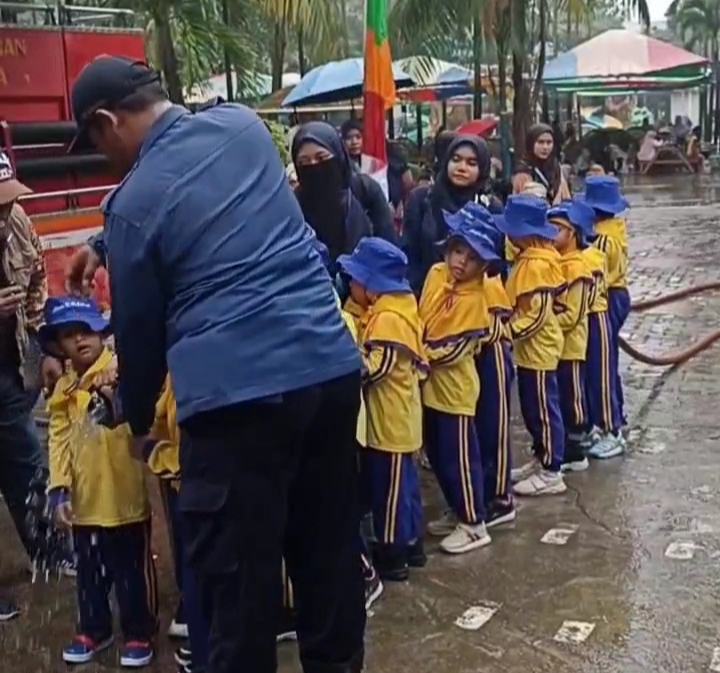 Siswa TK IT Giat Outbond Sebagai Sarana Edukatif Dan Memberikan Pengalaman belajar Yang Berbeda.