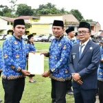 Wabup Samosir Serahkan 781 SK PPPK Paruh Waktu