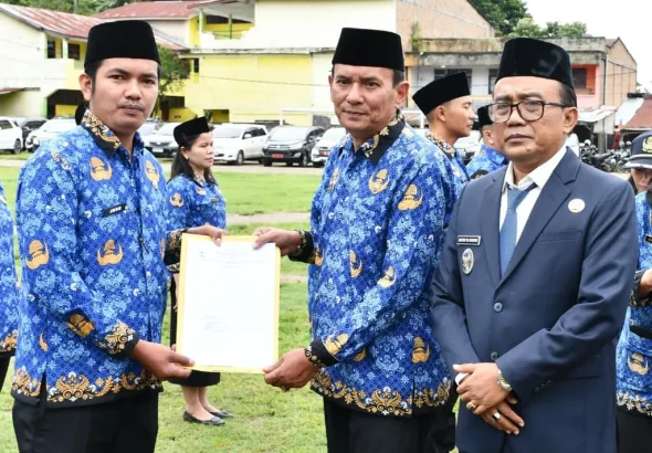 Wabup Samosir Serahkan 781 SK PPPK Paruh Waktu