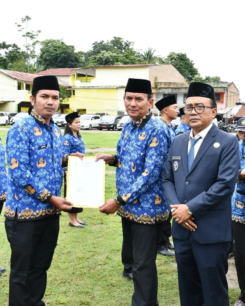 Wabup Samosir Serahkan 781 SK PPPK Paruh Waktu