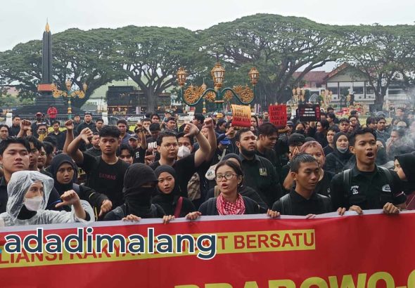 Mahasiswa Malang Demo Evaluasi 2 Tahun Kepemimpinan Prabowo-Gibran