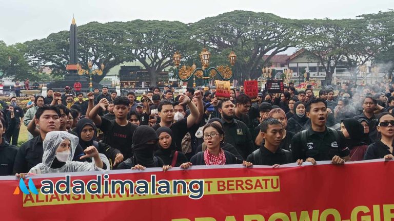 Mahasiswa Malang Demo Evaluasi 2 Tahun Kepemimpinan Prabowo-Gibran