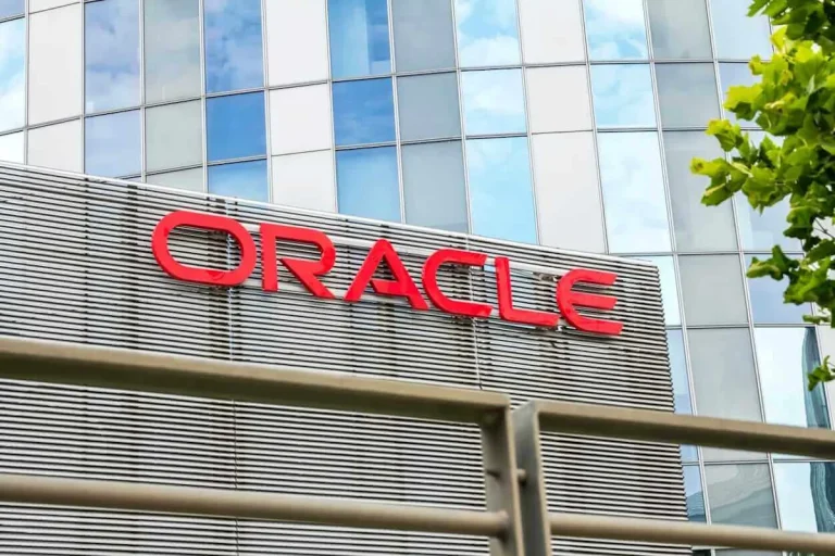 Saham Oracle Turun 45%, Burry Sebut Penipuan Umum