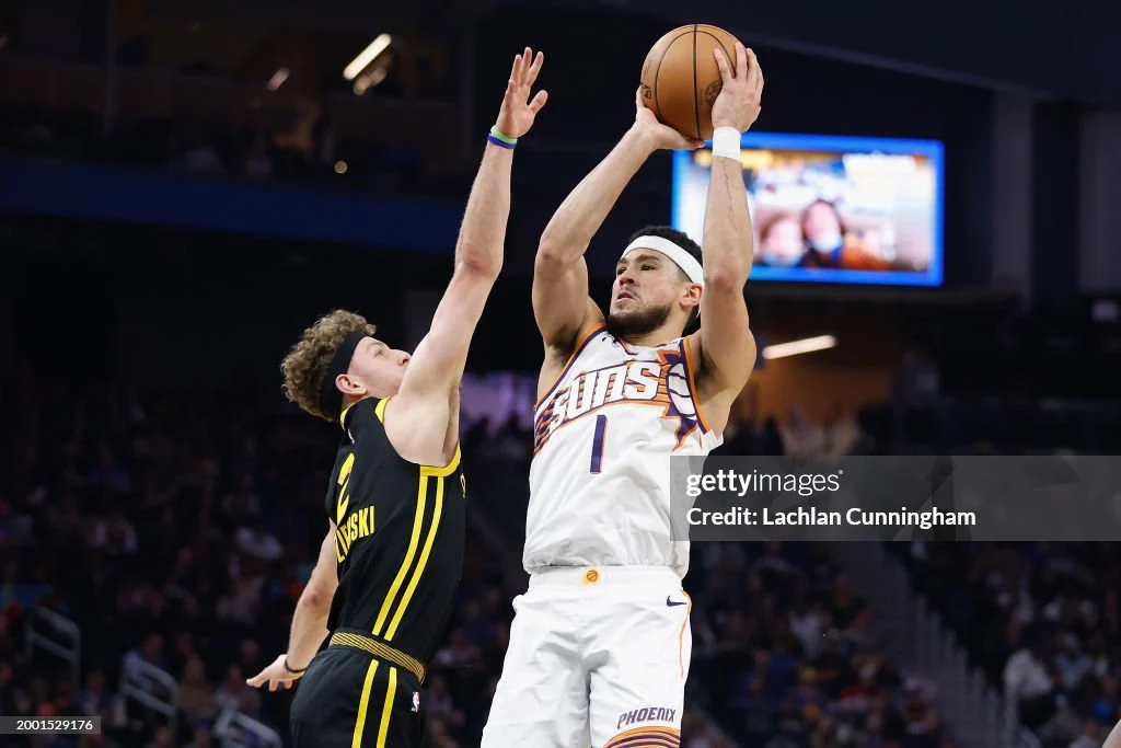 Booker Berpesta 43 Poin, Suns vs Warriors Berakhir Manis bagi Phoenix di Kandang