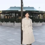 Dua Lipa Curi Perhatian: Dari Panggung Sastra London hingga Gaya Trench Coat yang Bikin Publik Terpukau
