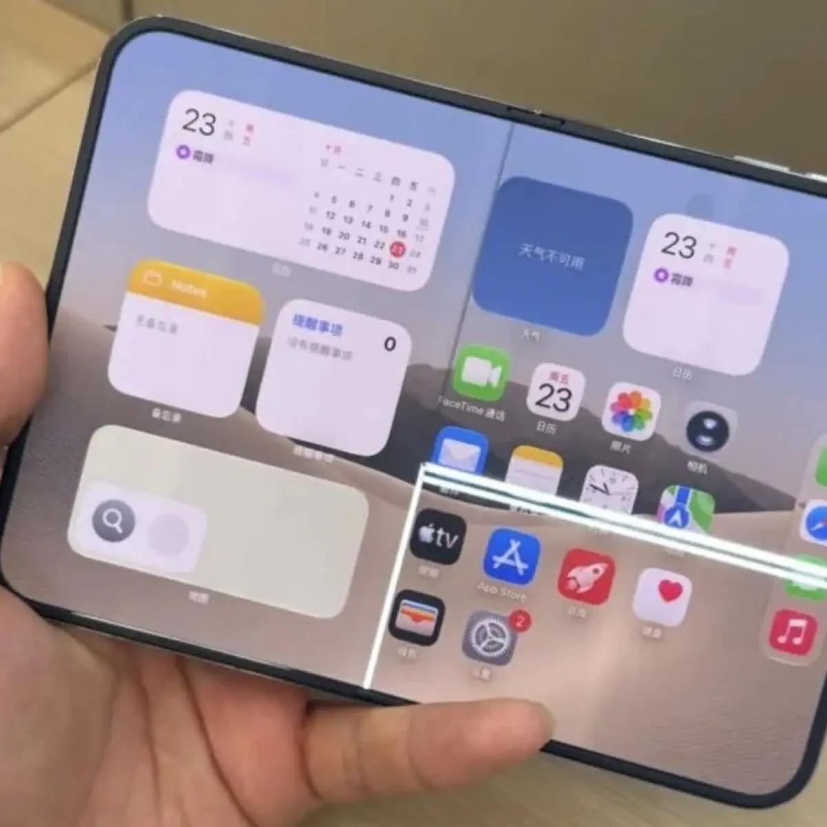 Layar iPhone Duo Dilaporkan Retak di Area Lipatan